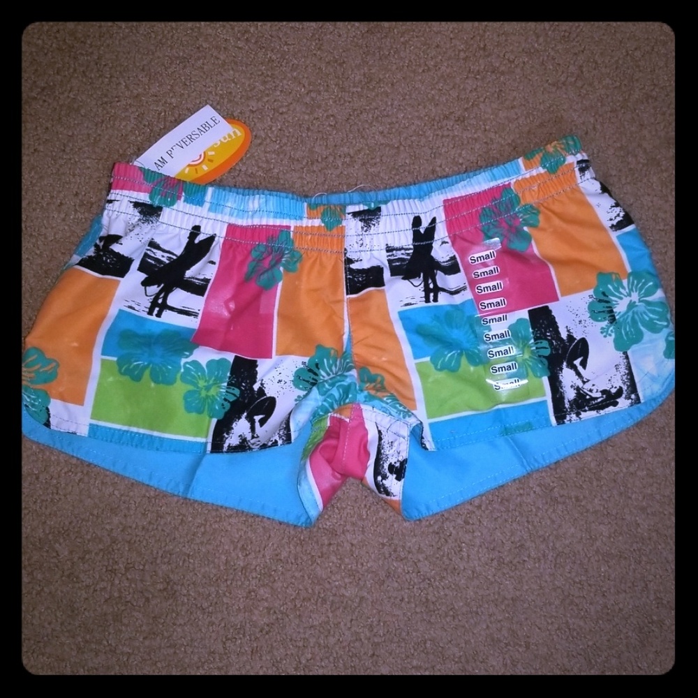 Reversible shorts ๐ค NWT - Picture 1 of 7